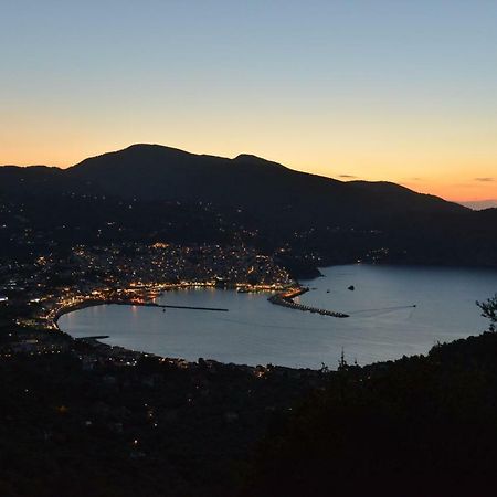 Villa Kalypso And Villa Kirki Skopelos Town Exterior photo